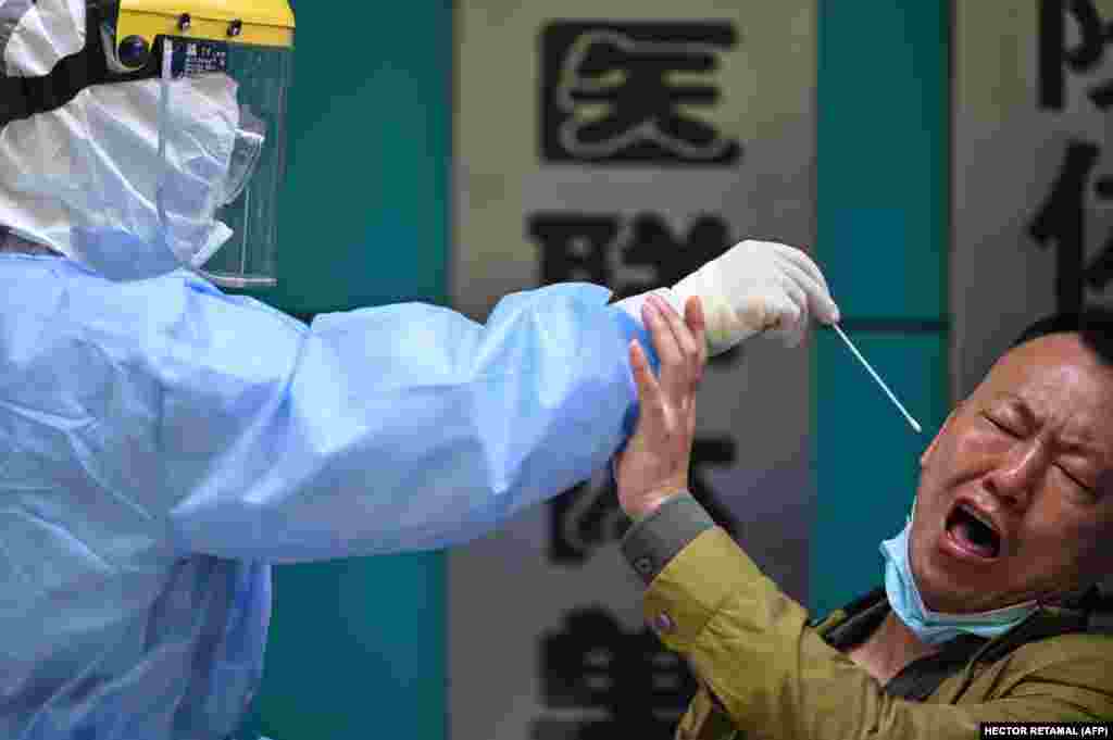 КИНА - Кинескиот град Вухан, каде што за прв пат се појави коронавирусот, го зголеми бројот на жртвите за 1.290, во услови на растечки меѓународни сомнежи за транспарентноста на Кина. Ажурираните бројки покажуваат дека бројот на починатите во Вухан е 3.869, односно две третини од потврдените случаи во Кина. Дополнителните смртни случаи биле погрешно пријавени или целосно испуштени, соопштија градските власти.