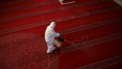 Дезинфекция в мечети.