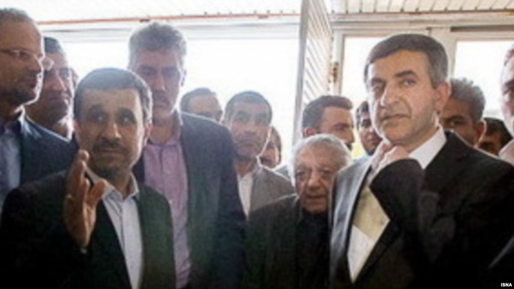 دو روایت متفاوت از حضور عزتالله انتظامی در وزارت کشور دو روایت متفاوت از حضور عزتالله انتظامی در وزارت کشور