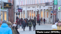За законом всі вуличні вивіски мають містити інформацію естонською мовою