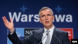 Генеральный секретарь НАТО Йенс Столтенберг выступает в заключительный день саммита в Варшаве. 9 июля 2016 года