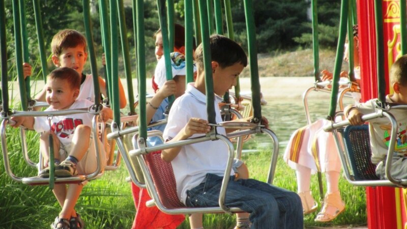 Diňle: Aşgabatda "Ertekiler dünýäsi" ýumrulýar