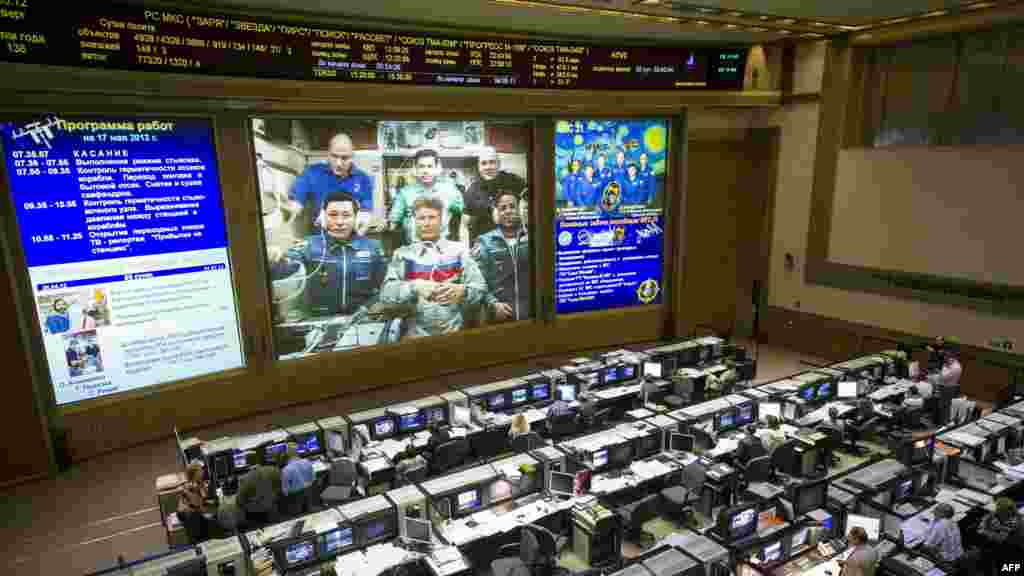 Russia -- The Expedition 31 crew members are seen on a screen at the Mission Control Center in Korolev after the Soyuz TMA-04M spacecraft docked with International Space Station on 17May2012