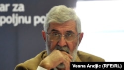 Aleksandar Popov: Takvom sahranom država preuzima na sebe sve ono što je Ratko Mladić učinio