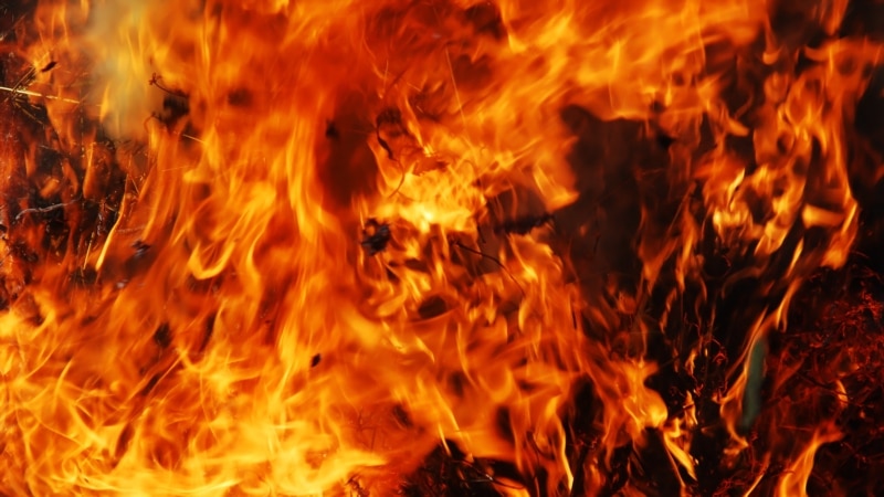 Пожарите на Скопска Црна Гора активни и денеска