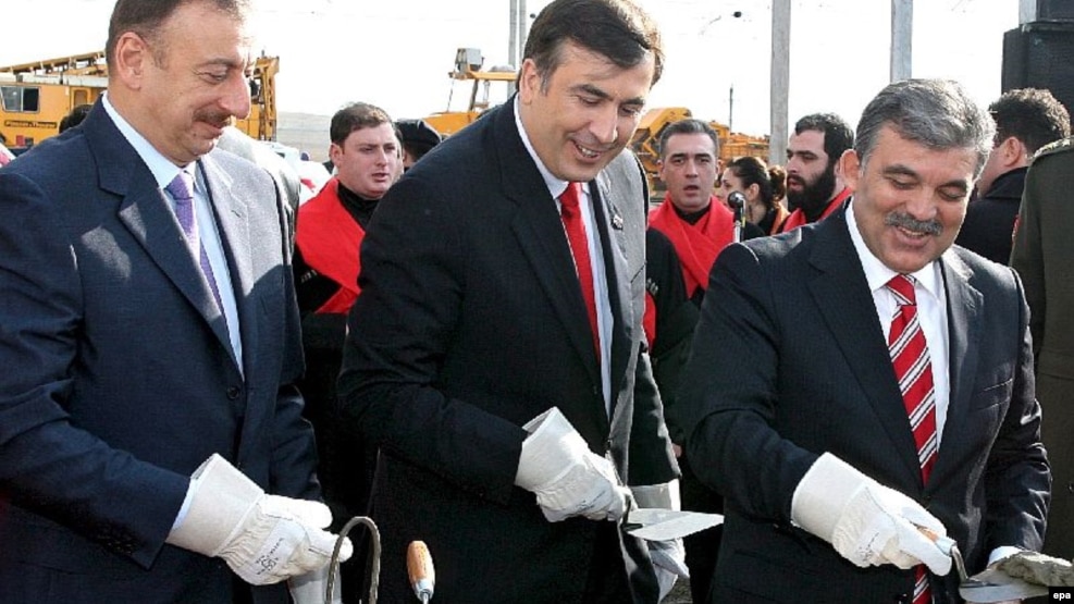 İlham Əliyev, Mikheil Saakashvili və Abdullah Gul Bakı-Tbilisi-Qars dəmiryolu xəttinin təməlqoymasında Tbilisi, 21 noyabr 2007