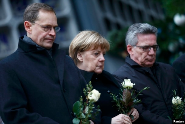 Michael Mueller, Angela Merkel și Thomas de Maiziere