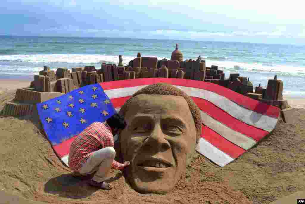 Indian sand artist Sudaran Pattnaik gives the final touches to his sculpture of U.S. President Barack Obama at Golden Sea beach in Puri following Obama&#39;s reelection on November 6. (AFP)