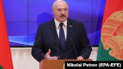 «Ми ніколи не збиралися і збираємося входити до складу будь-якої держави, навіть братньої Росії», – сказав Лукашенко, виступаючи в парламенті