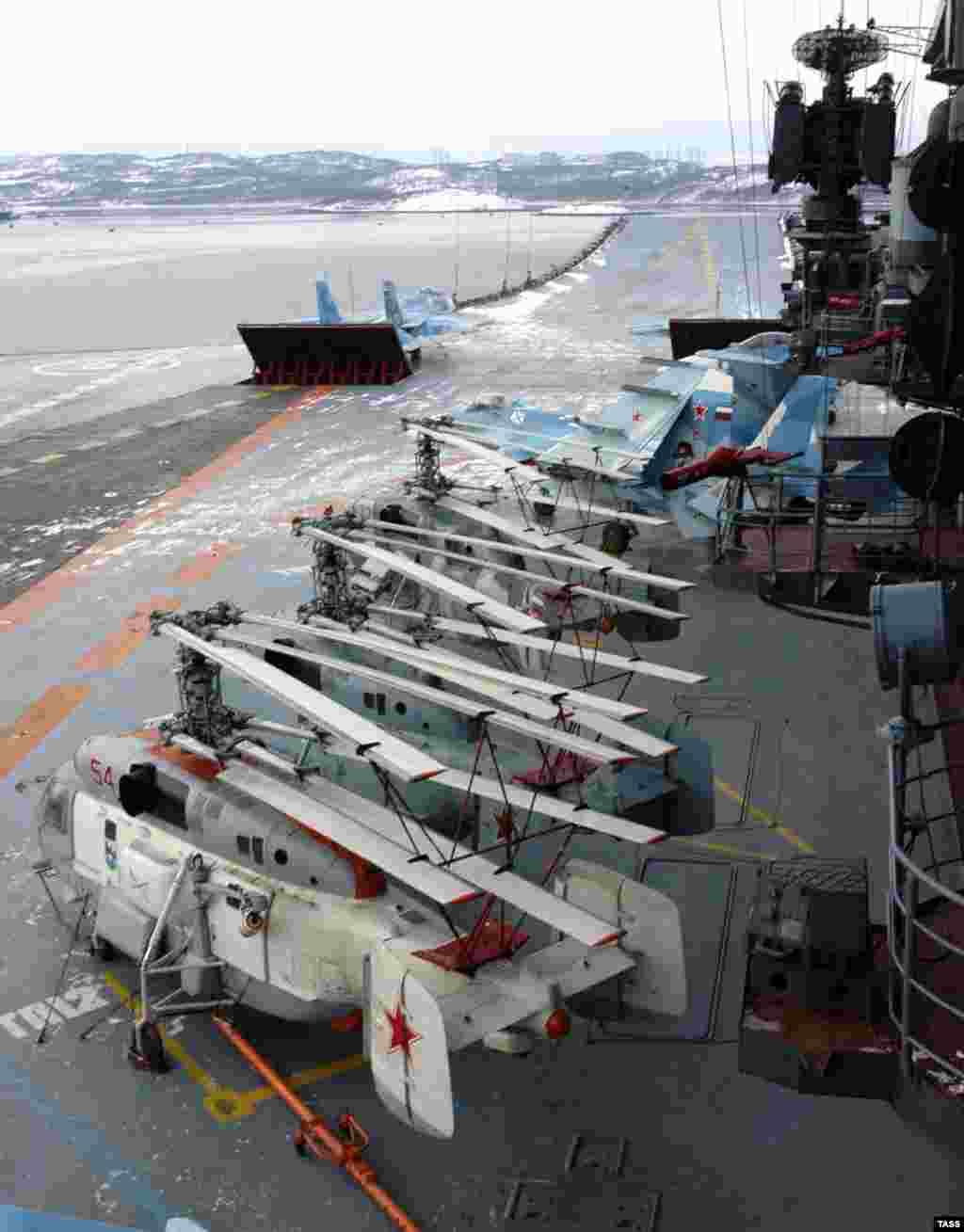 Helicopters and fighter jets on the flight deck of the Admiral Kuznetsov. The carrier is capable of deploying with 52 aircraft aboard. The vessel&#39;s air wing, however, is limited by its lack of an aircraft catapult. Most modern aircraft carriers are fitted with a steam-powered catapult that flings aircraft along the deck runway.