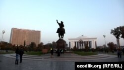 Сквер Амира Темура в Ташкенте. 