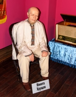 Фігура Микити Хрущова в Музеї воскових фігур у Києві