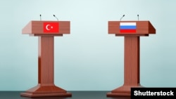 Արխիվային լուսանկորում Թուրքիայի և Ռուսաստանի դրոշներն են