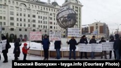 Акция протеста сотрудников компании "Сибнефтегеофизика" в Новосибирске 