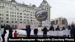 Акция протеста сотрудников компании «Сибнефтегеофизика» в Новосибирске, 10 марта 2018 года