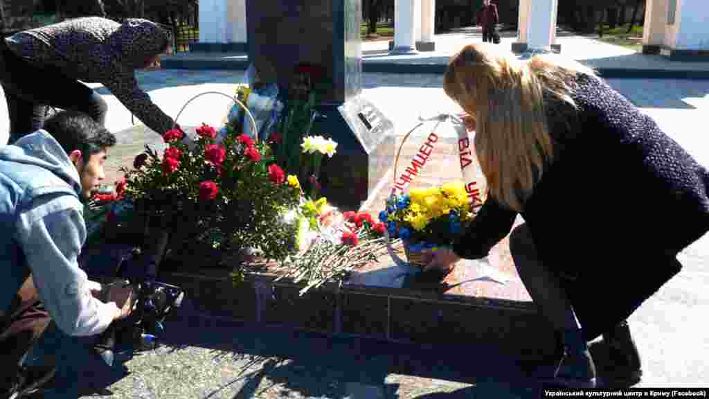 Crimea, Simferopol - a monument to Taras Shevchenko, 09Mar2017