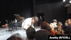 Җырчының култамгасына чират