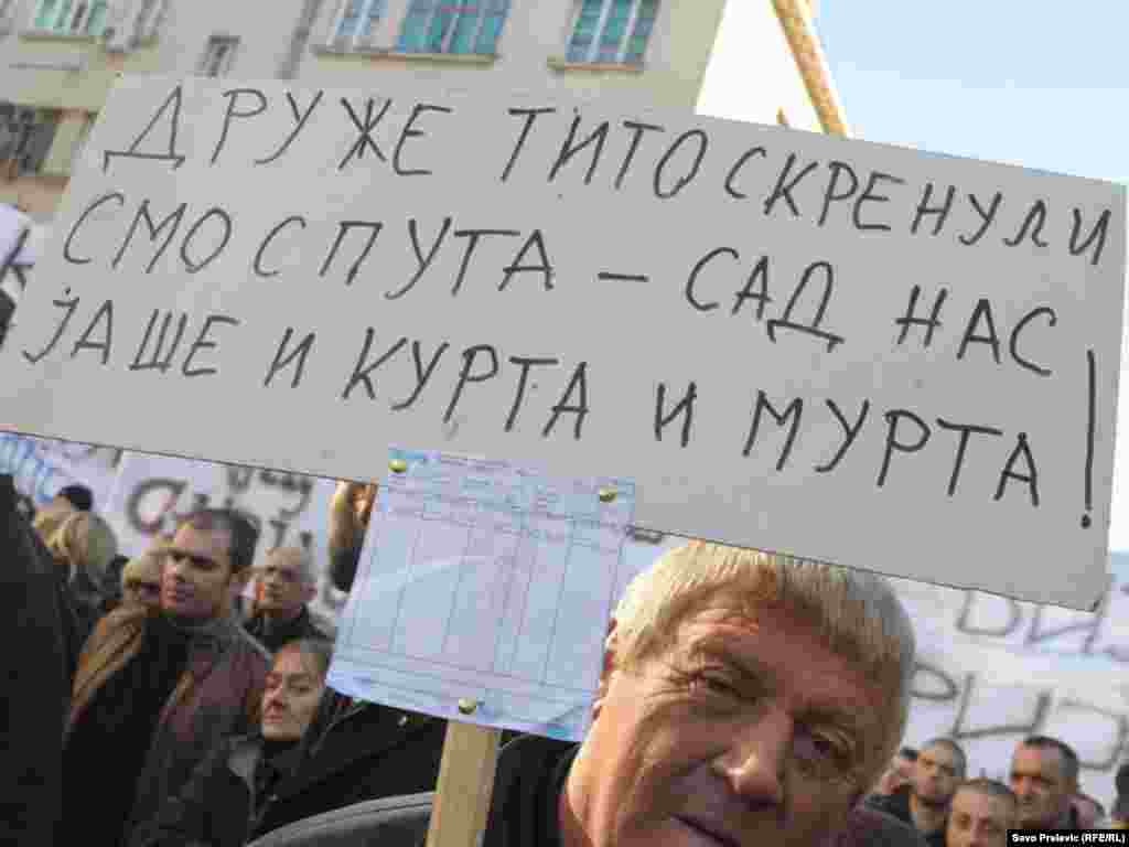 U Podgorici je nekoliko hiljada ljudi 21. januara 2012. protestovalo ispred zgrade crnogorske Vlade, zbog te&scaron;kog socijalno-ekonomskog stanja u Crnoj Gori. Protest je organizovala Unija slobodnih sindikata, uz podr&scaron;ku Mreže za afirmaciju nevl