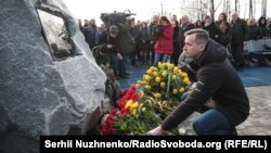 На території аеропорту «Бориспіль» відкрили сквер пам’яті жертвам авіакатастрофи літака МАУ рейсу PS752, що був збитий поблизу Тегерана. Київ, 17 лютого 2020 року