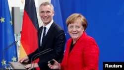 Angela Merkel i Jens Stoltenberg u Berlinu, 11.maja 2017.