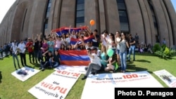 Armenia - Youth activists continue to demonstrate outside the Yerevan Mayor's Office, 2Aug2013.