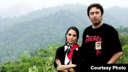 Ekhtesari and fellow poet Mehdi Musavi both escaped from Iran last month.