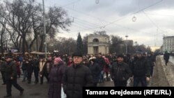 Protestatarii din PMAN au pornit în marș spre reședința prezidențială