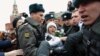 Евгению Чирикову задерживают за установку зеленой палатки на Красной площади