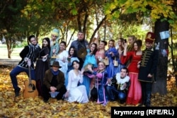 Выставка сопровождалась выступлением оркестра «Кальвадос», состоящего из студентов Крымского университета культуры, искусств и туризма