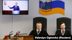 Ukrayna prezidenti Petro Poroşenko keçmiş prezident Yanukoviçin məhkəməsinə videoxətlə ifadə verib
