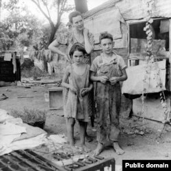 Siromašna majka sa decom tokom Velike depresije, Kalifornija, 1936. godine