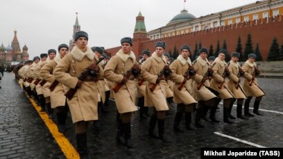 Activists Fined for Red Square U.S.-Russian Flag Photo – Reports - The  Moscow Times