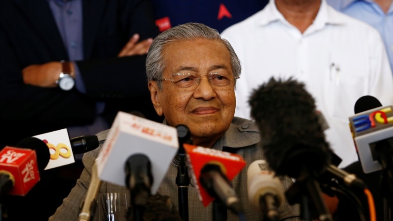 Mahathir (92) položio zakletvu kao novi premijer Malezije 