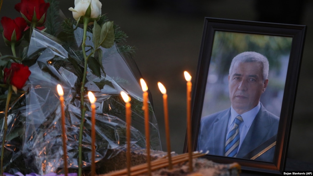 Oliver Ivanović - cveće i sveće.... i pored brutalne torture i zastrašivanja koje je preživljavao godinama rekao je da živ neće napustiti Kosovo