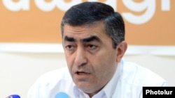 Armenia - Armen Rustamian, a leader of the Armenian Revolutionary Federation, at a news conference in Yerevan, 10Jul2012.