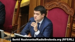 Дмитро Разумков попросив профільні комітети зібратися на розгляд заяв про звільнення міністрів завтра
