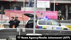 Шведската полиција на местото на инцидентот. 