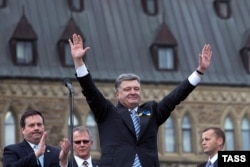 Выступление Петра Порошенко в Оттаве перед зданием парламента. 18 сентября