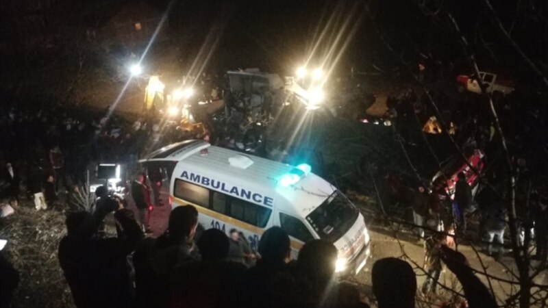 13 починати по излетувањето на автобусот во провалија кај Карпалак