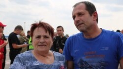Владимир Балух с матерью в аэропорту «Борисполь» после освобождения в результате обмена, Киев, 7 сентября 2019 года