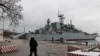 В Севастополь зашли большой десантный корабль и разведывательное судно