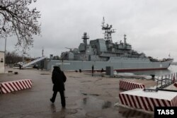 Великий десантний корабель «Цезарь Куніков» Чорноморського флоту Росії. Севастополь, березень 2015 року