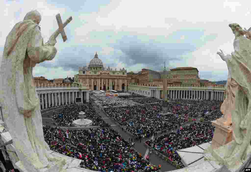A huge crowd gathered on St. Peter's Square in the Vatican for the historic dual canonization of Roman Catholic Popes John XXIII and John Paul II. (AFP/Vincenzo Pinto)
