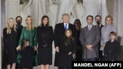 Donald Trump la o ceremonie la Memorialul Lincoln de la Washington