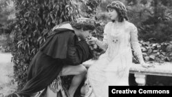 Беверли Бэйн и Фрэнсис Бушмэн в немом фильме 1916-го года "Romeo and Juliet", Metro Pictures film