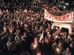 یکی از بزرگترین تظاهرات ضدکمونیستی شهروندان پراگ در ۲۷ نوامبر ۱۹۸۹