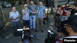 Armenia - Alek Yenigomshian, a leader of Founding Parliament, speaks at a news conference held near a police staiton in Yerevan seized by armed members of the opposition group, 25Jul2016.