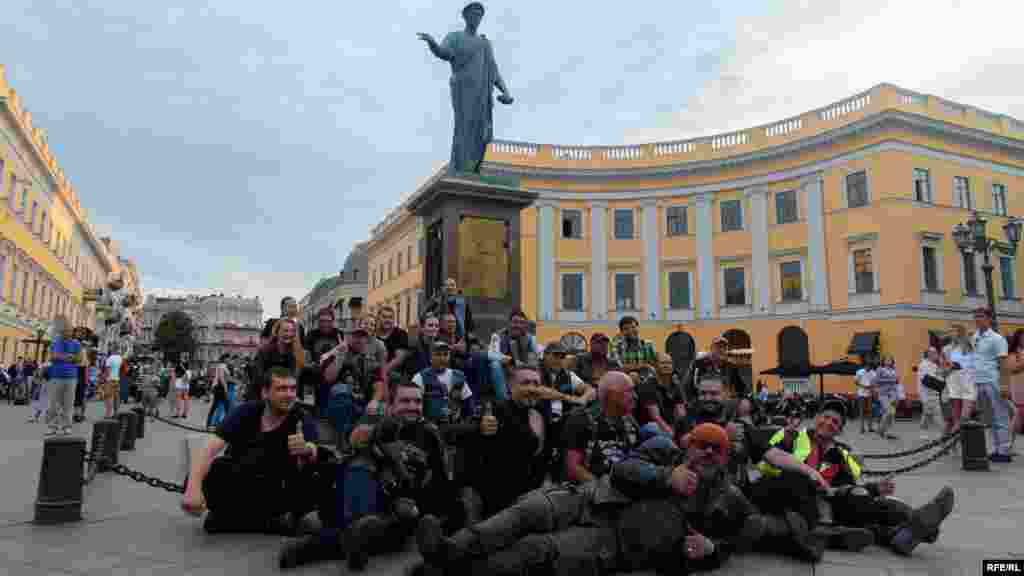 В Одесі байкери зібралися біля пам'ятника Дюку де Рішельє
