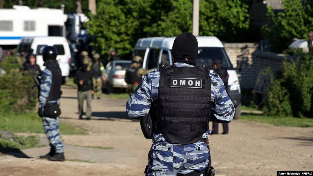 Так проходят обыски у крымскотатарских активистов в аннексированном Крыму