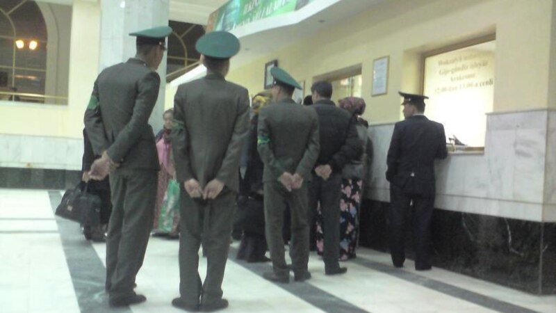 Pes aýlyk we jaýsyzlyk harbylary “bidüzgünçiliklere, korrupsiýa iterýär”